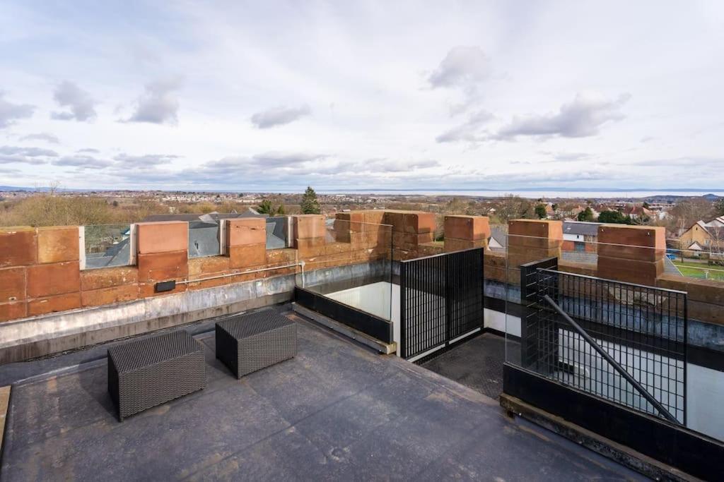 Luxury Water Tower I Roof Bar I Cinema Villa Cardiff Exterior photo